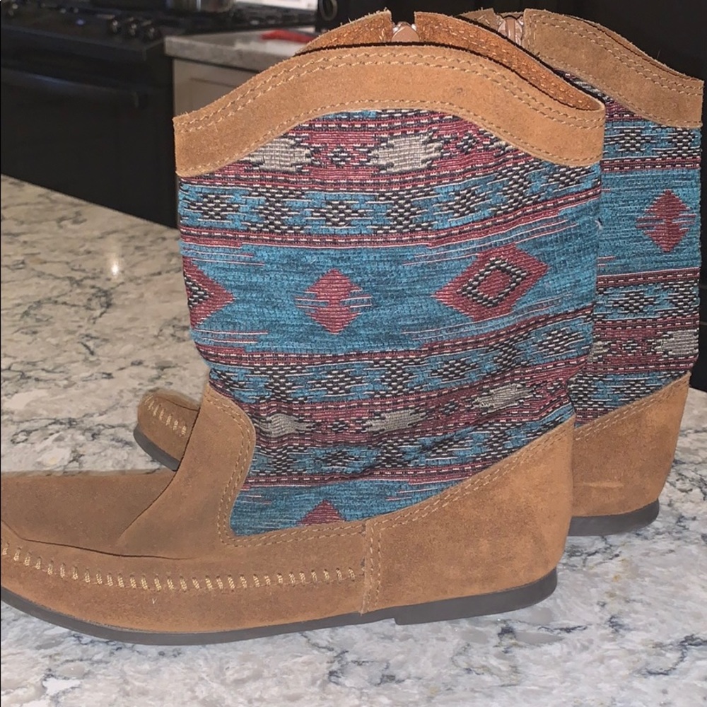 Minnetonka Moccasin Boots